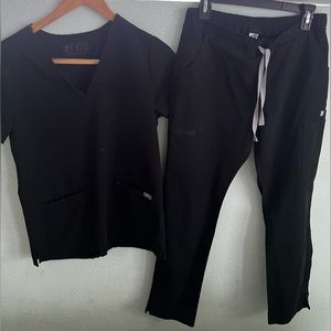 Figs scrub set in black